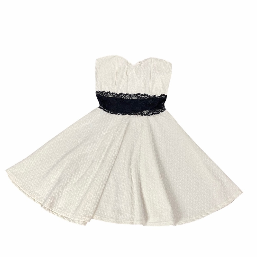 Heart Shaped Strapless Skater Dress - Picture 5 of 5